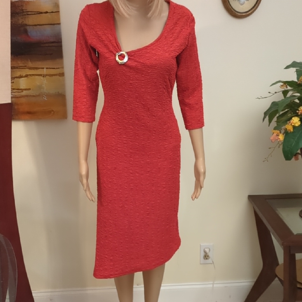 Elegant Red Textured Midi Dress with Decorative Ring